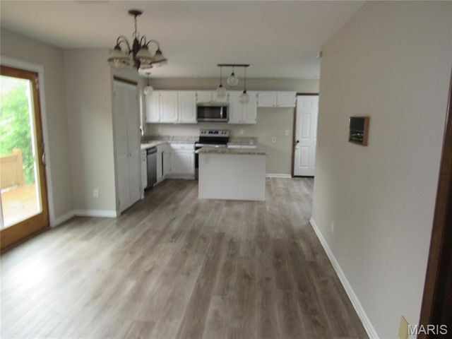 1164 English Saddle Road, Florissant, MO 63034
