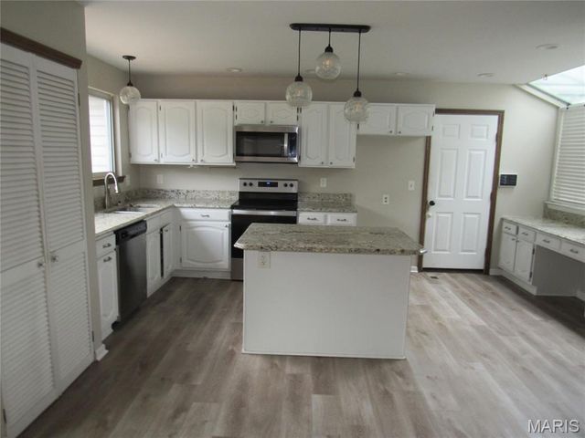 1164 English Saddle Road, Florissant, MO 63034