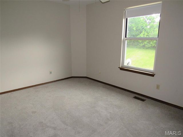 1164 English Saddle Road, Florissant, MO 63034