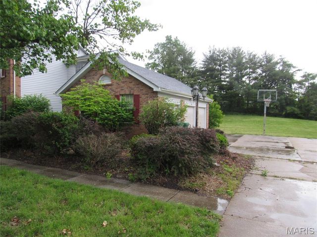 1164 English Saddle Road, Florissant, MO 63034
