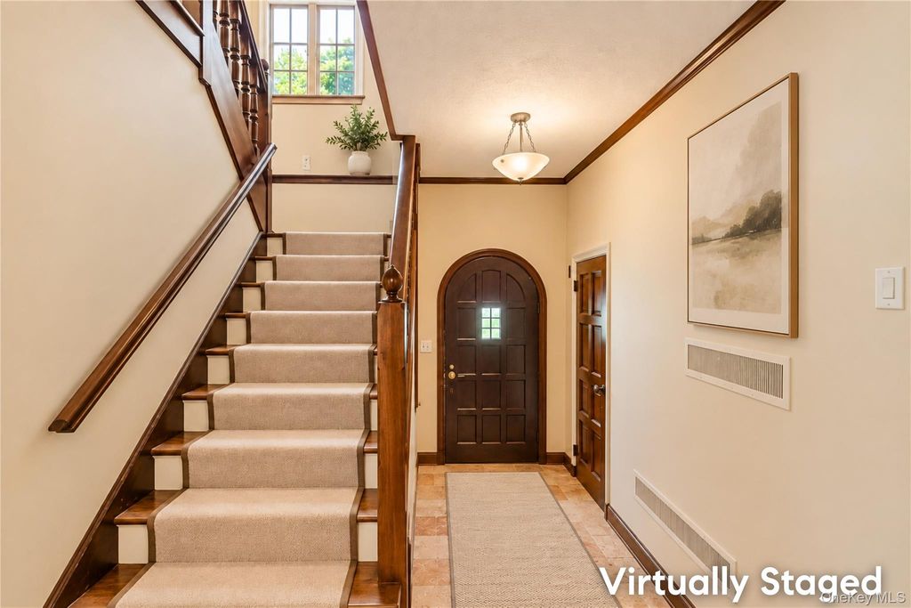 34 Wensley Drive, Great Neck, NY 11021 — photo 2