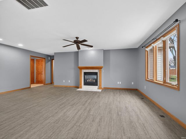 3588 Westport Drive, New Haven, IN 46774