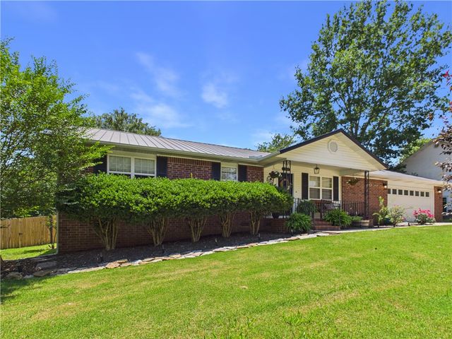 1302 W Rogers Avenue, Harrison, AR 72601