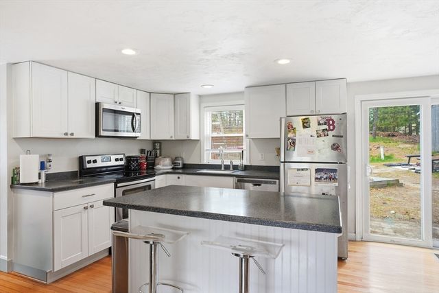 2 Great Wind Dr, Plymouth, MA 02360