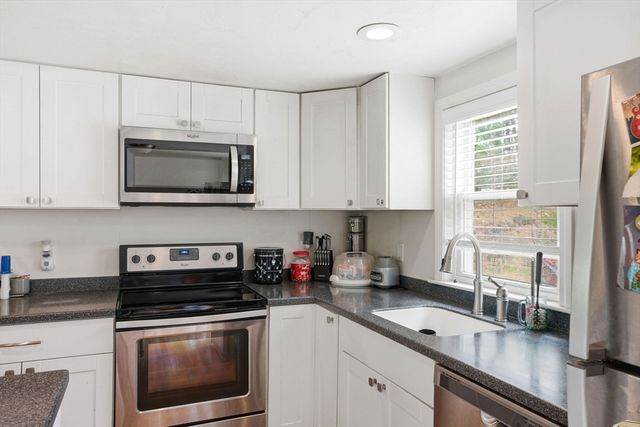 2 Great Wind Dr, Plymouth, MA 02360
