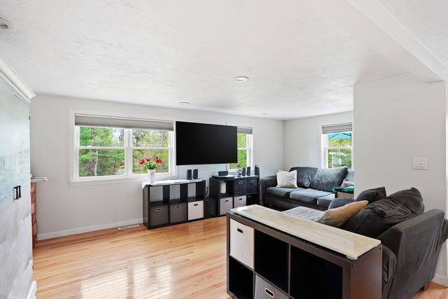 2 Great Wind Dr, Plymouth, MA 02360