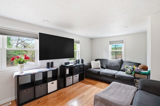 2 Great Wind Dr, Plymouth, MA 02360