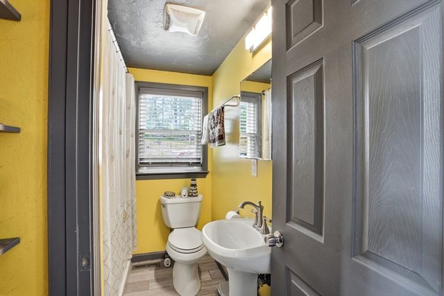 2 Great Wind Dr, Plymouth, MA 02360
