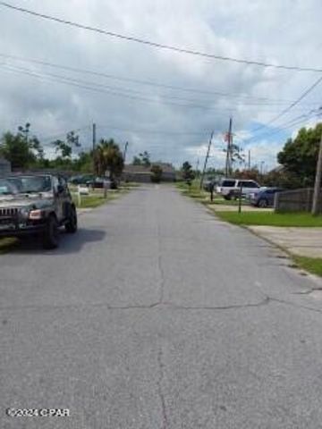 1710 Illinois Avenue, Lynn Haven, FL 32444