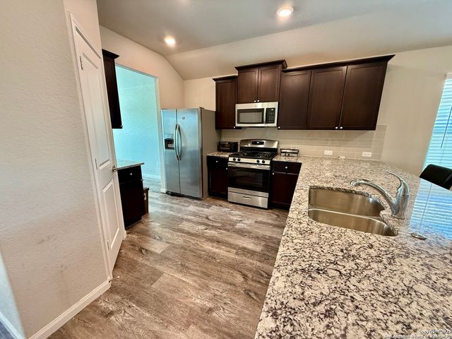 807 Blue Landing, San Antonio, TX 78221