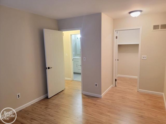 17118 Kingsbrooke Drive, Clinton Twp, MI 48038