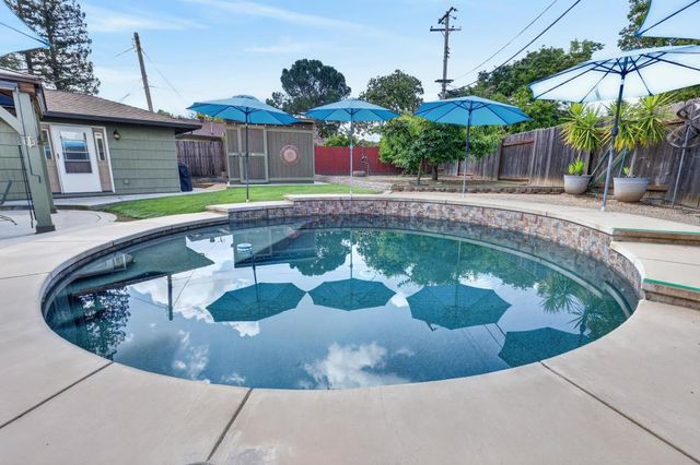 4831 Jan Dr, Carmichael, CA 95608