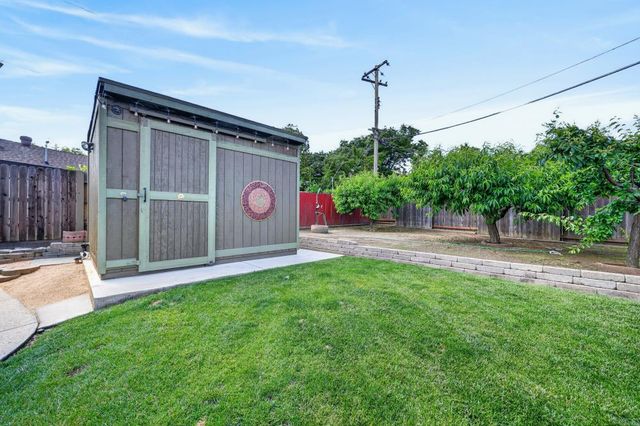 4831 Jan Dr, Carmichael, CA 95608