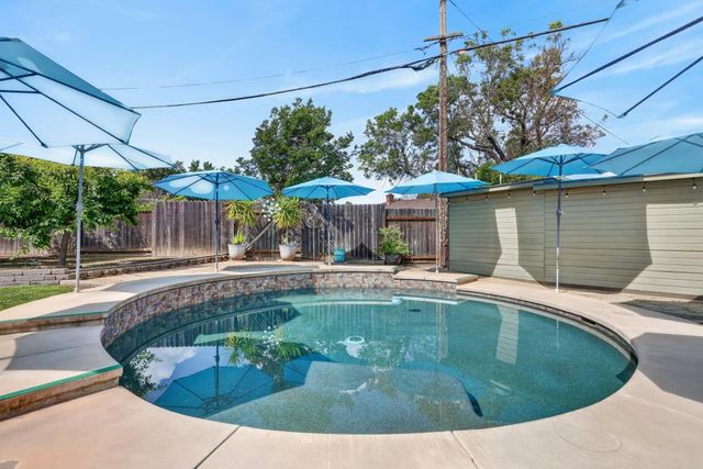 4831 Jan Dr, Carmichael, CA 95608