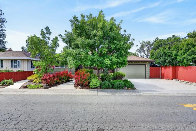 4831 Jan Dr, Carmichael, CA 95608