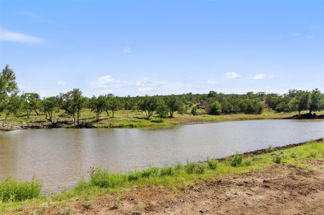 945 Gipson Rd, Johnson City, TX 78636