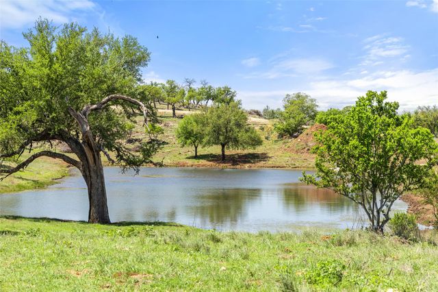 945 Gipson Rd, Johnson City, TX 78636