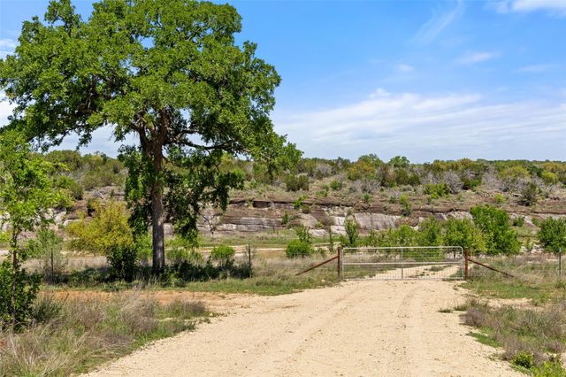 945 Gipson Rd, Johnson City, TX 78636