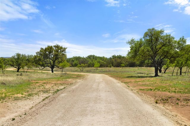 945 Gipson Rd, Johnson City, TX 78636