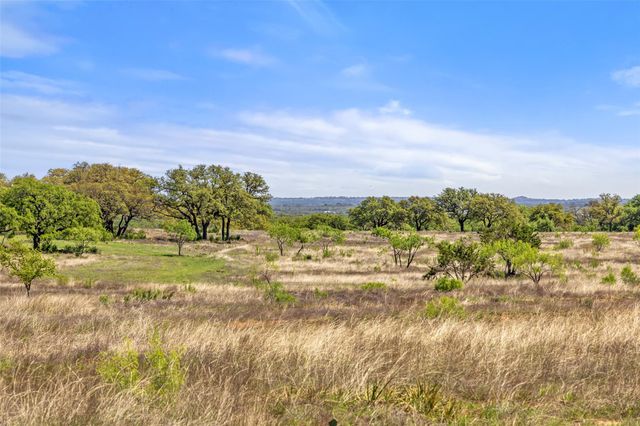 945 Gipson Rd, Johnson City, TX 78636
