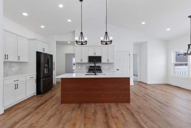 4823 Thompson Heights Drive, Adrian, MI 49221
