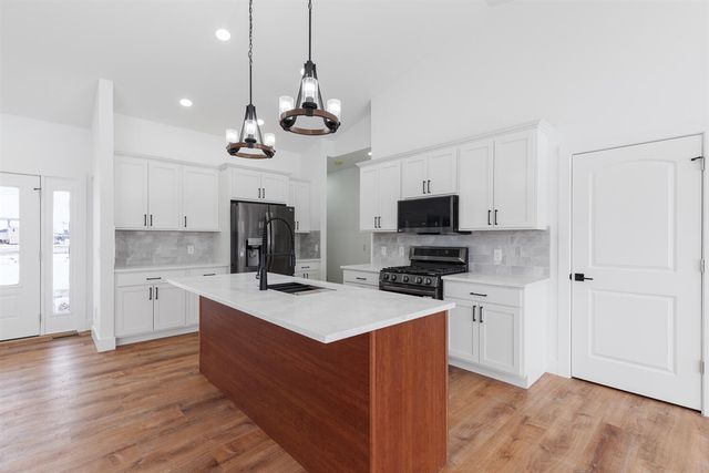 4823 Thompson Heights Drive, Adrian, MI 49221