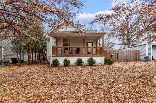 7 E Ottawa Street, Paola, KS 66071