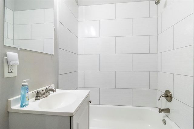 7 E Ottawa Street, Paola, KS 66071