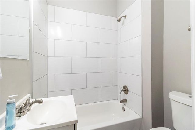 7 E Ottawa Street, Paola, KS 66071