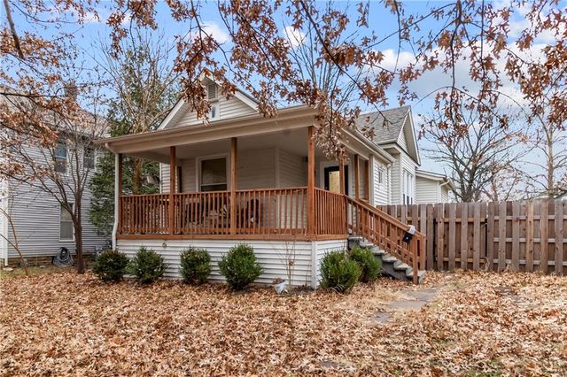 7 E Ottawa Street, Paola, KS 66071