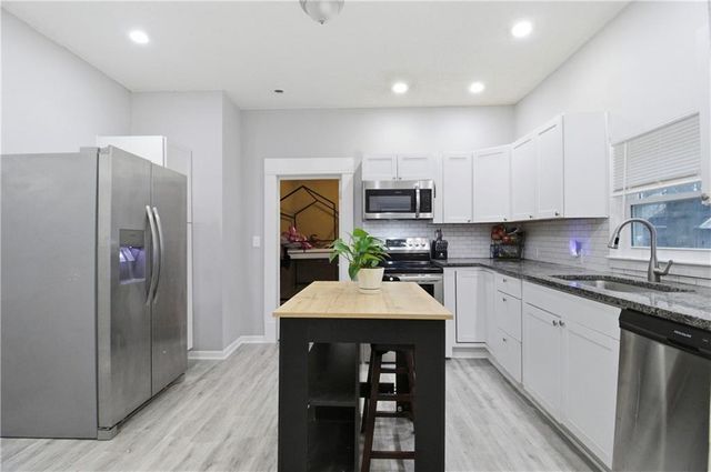 7 E Ottawa Street, Paola, KS 66071