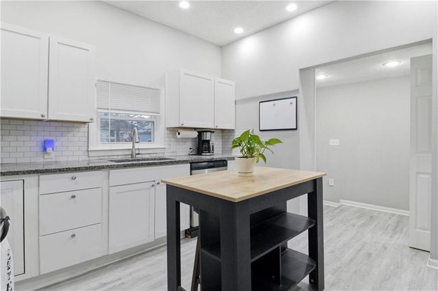 7 E Ottawa Street, Paola, KS 66071