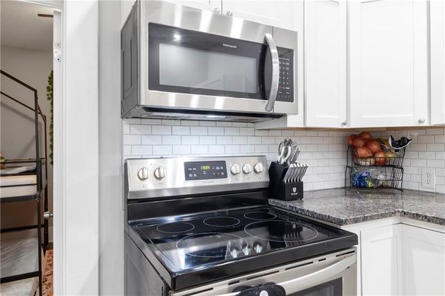 7 E Ottawa Street, Paola, KS 66071