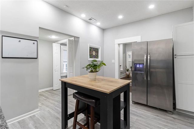 7 E Ottawa Street, Paola, KS 66071