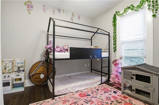 7 E Ottawa Street, Paola, KS 66071