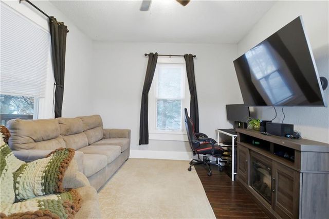 7 E Ottawa Street, Paola, KS 66071