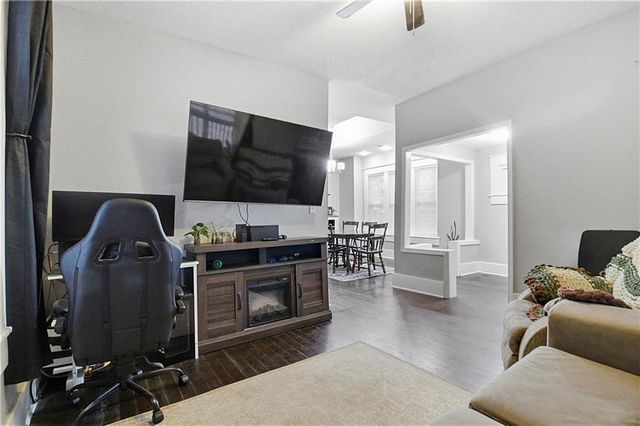 7 E Ottawa Street, Paola, KS 66071