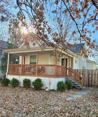 7 E Ottawa Street, Paola, KS 66071