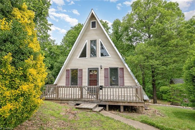 9818 W Pine Street, Lowgap, NC 27024