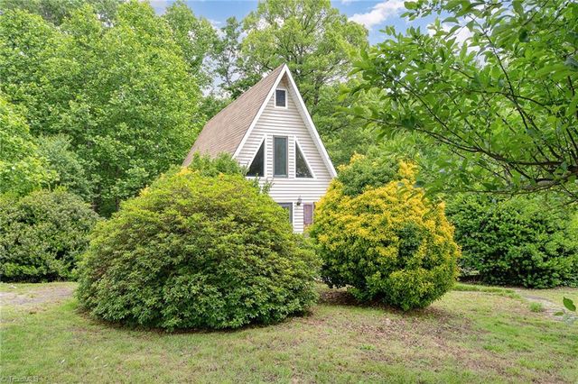 9818 W Pine Street, Lowgap, NC 27024