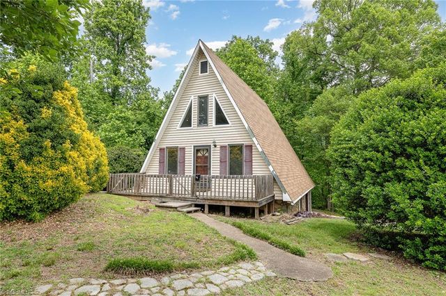 9818 W Pine Street, Lowgap, NC 27024