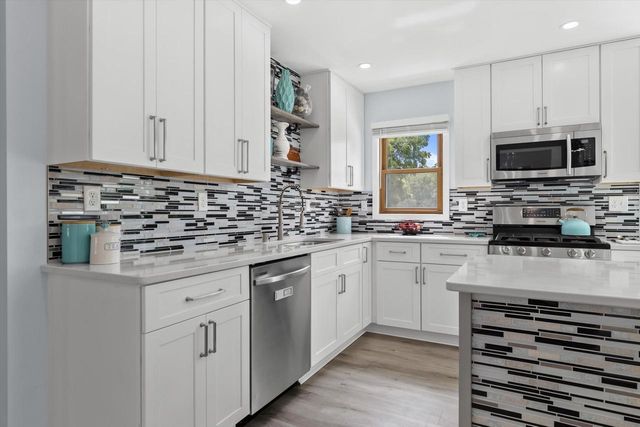 N113W13033 Crestview DRIVE, Germantown, WI 53022
