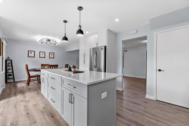 N113W13033 Crestview DRIVE, Germantown, WI 53022
