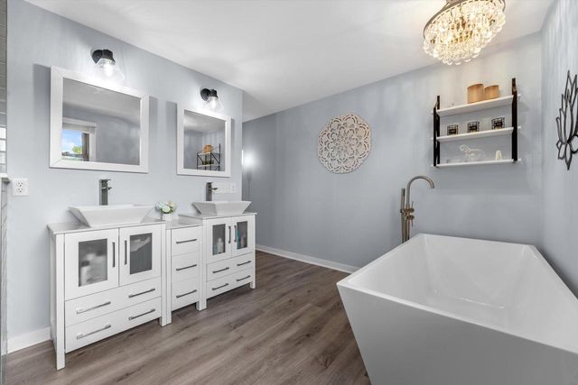 N113W13033 Crestview DRIVE, Germantown, WI 53022