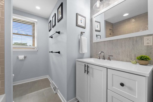N113W13033 Crestview DRIVE, Germantown, WI 53022