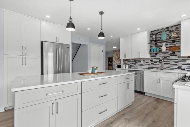 N113W13033 Crestview DRIVE, Germantown, WI 53022