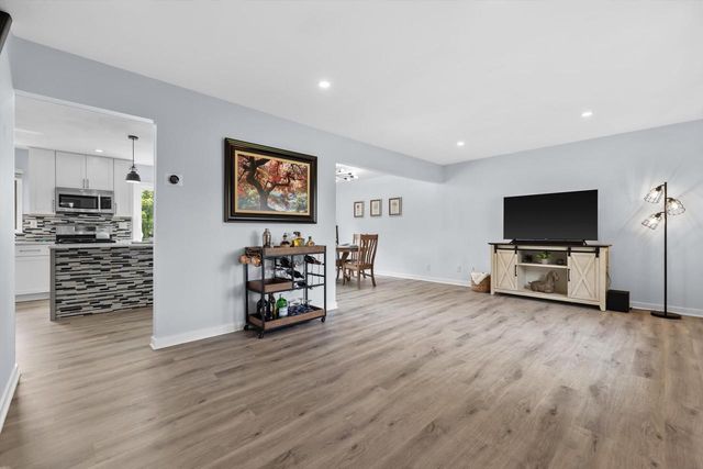 N113W13033 Crestview DRIVE, Germantown, WI 53022