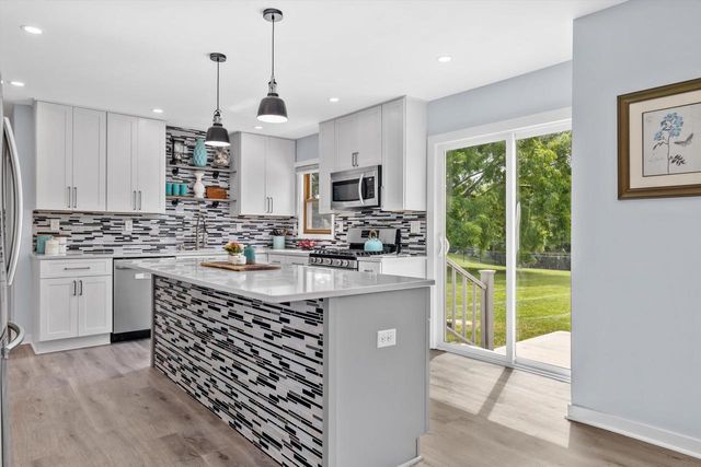 N113W13033 Crestview DRIVE, Germantown, WI 53022