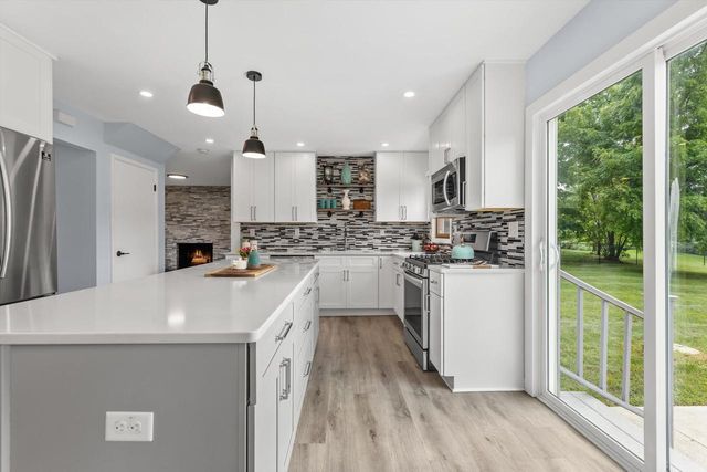 N113W13033 Crestview DRIVE, Germantown, WI 53022