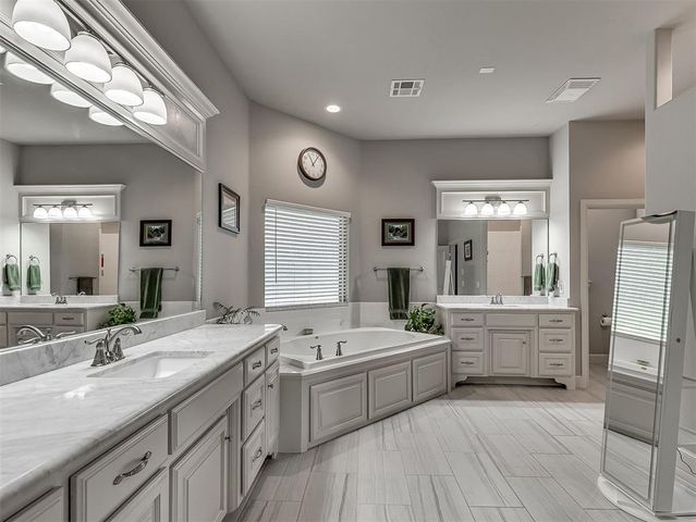 4701 Valley Park, Edmond, OK 73025